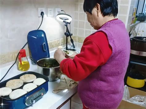 婆婆包了很多饺子，冻在冰箱里。 她刚出门，我就把饺子倒进了垃 抖音