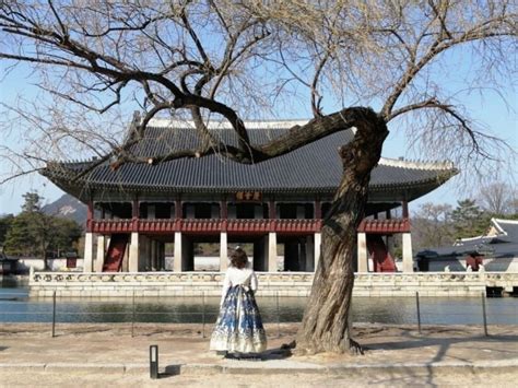 Wearing a hanbok around the Gyeongbokgung Palace