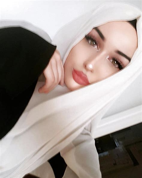 Arab Hijab Big Booty Babe Muslim Chick Photo