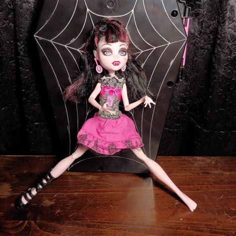 G3 Draculaura and a Mini History--a Guest Review! | The Toy Box Philosopher