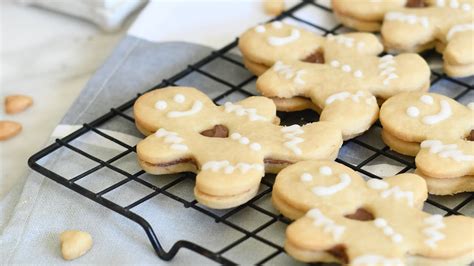 Shortbread Holiday Cookies With A Creamy Chocolate Heart Youtube