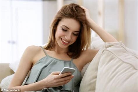 Many Women Use Dating Apps To Confirm Their Attractiveness Daily Mail