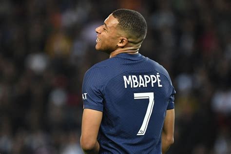 Je Nai Jamais Demandé Mon Départ Du Paris Sg Assure Kylian Mbappé