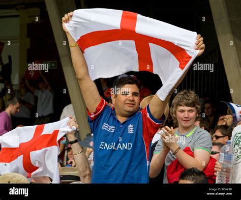 England Fans Hi Res Stock Photography And Images Alamy