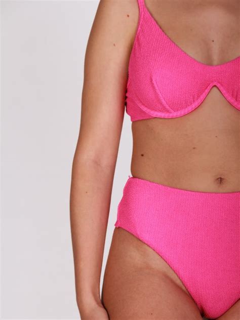 Top De Bikini Aro Continuo Texturizado Fucsia Guaran