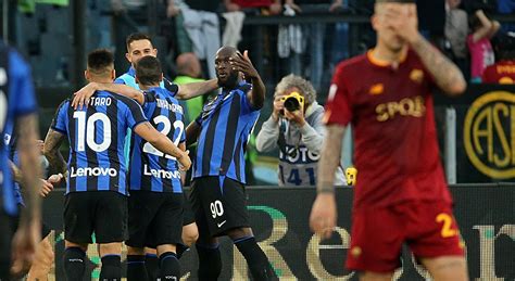 Roma L Orgoglio Non Basta L Inter Passa 2 0 Con Dimarco E Lukaku Il