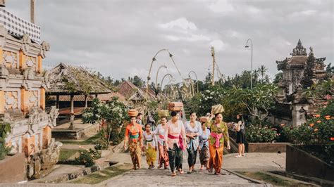 Guide and Common Phrases of Balinese Names & Language | Flokq Blog