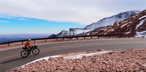 Monter En Vélo Sur La Montagne Pikes Peak