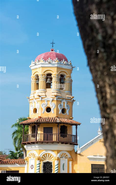 Amarillo De La Torre De La Iglesia De Santa Bárbara De Mompox Colombia