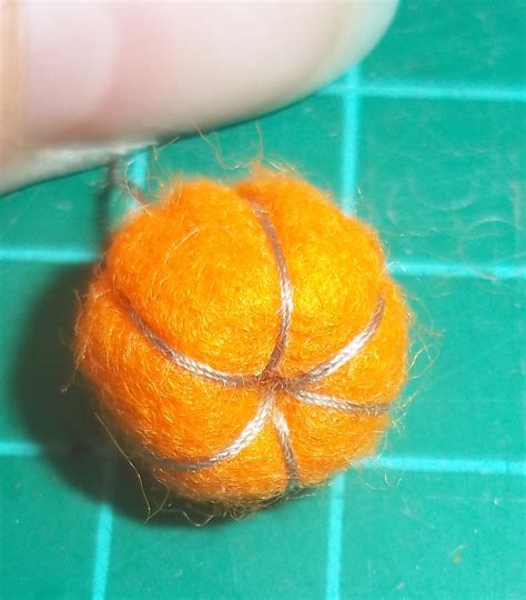 nataliegayleminiatures: Pin Cushion Tutorial