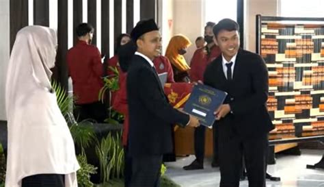 Yudisium Prodi Ekonomi Pembangunan Umm Testimoni Alumni Sukses Hadir