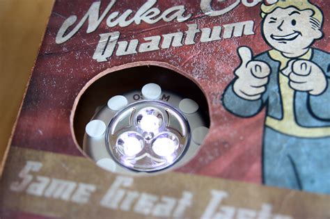 Nuka-Cola Quantum Lamp - Run, Humans