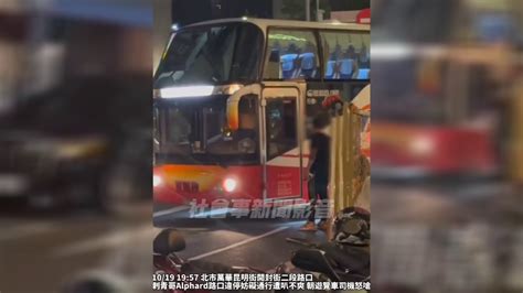 太囂張！ 違停男車擋路口 遭遊覽車勸移「反嗆聲」 社會 壹新聞