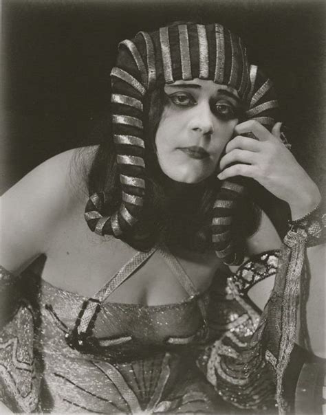 Amazing Vintage Photos Of Actress Theda Bara The First Sex Symbol