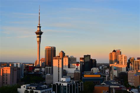 Auckland Skyline At Sunset Stock Photo - Download Image Now - Auckland ...