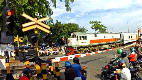 Railroad Crossing Indonesia L Palang Pintu Perlintasan Kereta Api Jpl