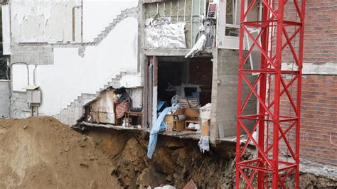 DERRUMBE MURO SANTIAGO Paralizan Una Obra En Santiago Tras Derrumbarse