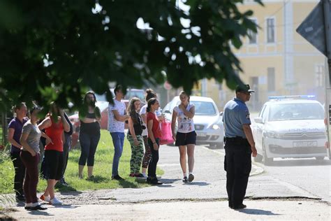 Galerija Povratak Autobusa S U Enicima Ije Su Kolege Stradali Na