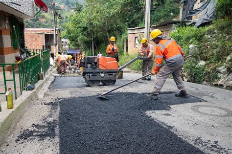 En ocho meses distrito de Medellín logró tapar más de 10 000 huecos en