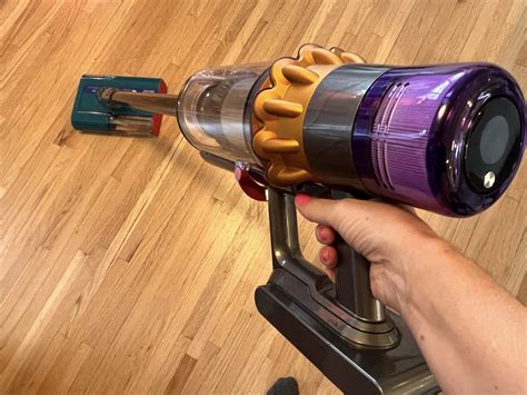 Dyson V Submarine Review How To Use It Techgadgetscanada