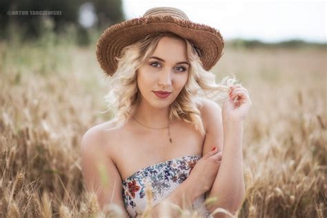 Necklace Portrait Women Outdoors Red Nails Hat Women Depth Of Field Blonde Hd Wallpaper