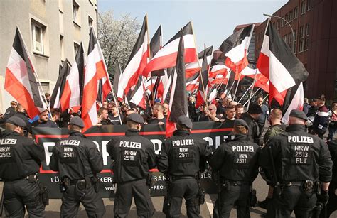 Extremismus In Deutschland Gefahr Von Links Und Rechts Sfd Cz