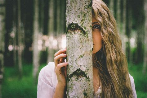 Wallpaper Menghadapi Sinar Matahari Hutan Wanita Model Berambut