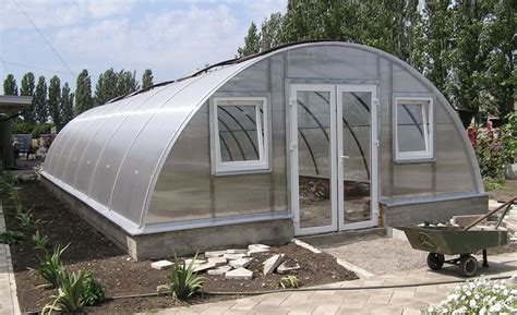 Современная теплица из дерева: постройка своими руками