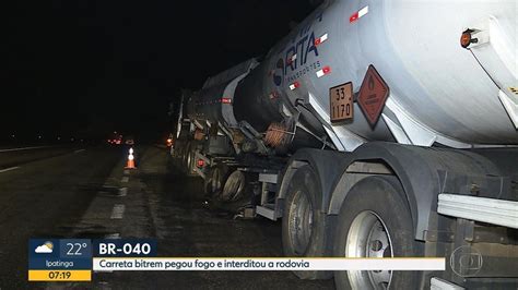 Carreta Que Transportava Etanol Pega Fogo E Fecha BR 040 Na Altura De