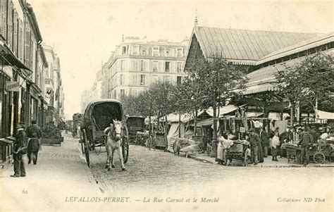 Levallois Perret Rue Carnot et le marché Carte postale ancienne et