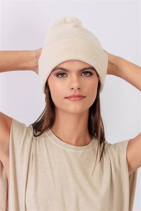 Gorro Off White Pompom Marina Gabriella Roupas Femininas Loja