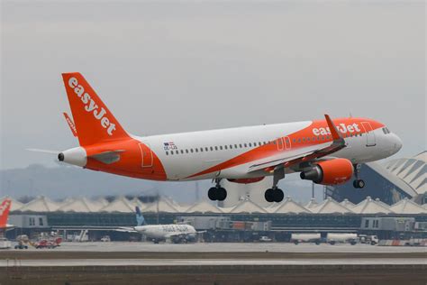 OE IJQ Airbus A320 214 Easyjet Europe LFLL Lyon St Flickr