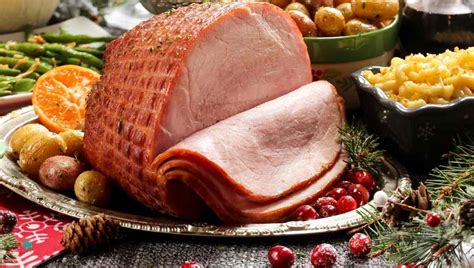 how much ham to feed 30 people