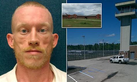Man Serving A Life Sentence For Sex Trafficking Escapes From Prison In Alabama Daily Mail