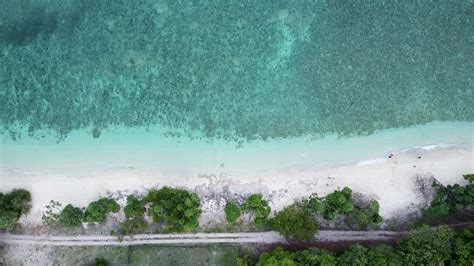 Vídeo Premium Drone aéreo de arriba hacia abajo impresionante agua