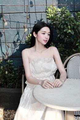 Hot girl Tây Bắc từng bán đồ ăn vặt gây sốt ở Hoa hậu Quốc gia Việt Nam Vietnam vn