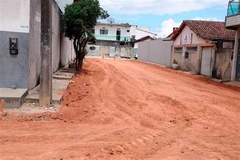 Prefeitura Avan A Obras De Pavimenta O No Bairro Vila Cara Pe