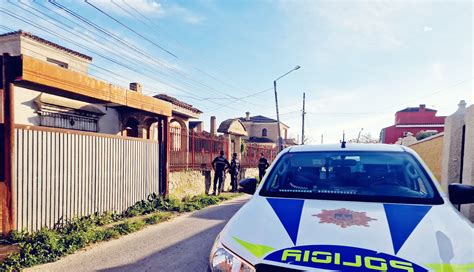 Agentes de la Policía Local impiden la ocupación de una vivienda en El