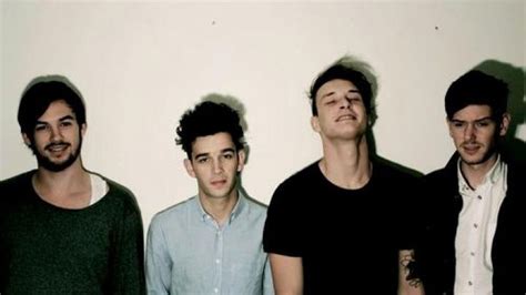 The 1975 apresenta versão acústica do single Sex VAGALUME