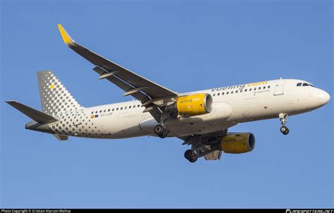 EC LVP Vueling Airbus A320 214 WL Photo By Cristian Alarcon Molina