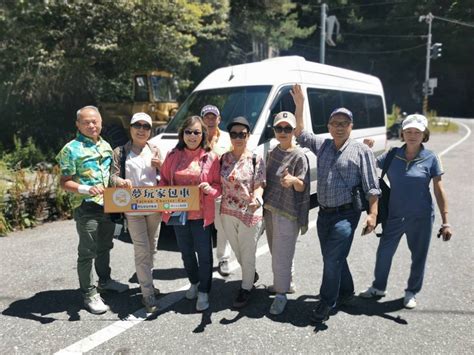 9-seater car rental with driver - 10-seater car rental with driver, 11 ...