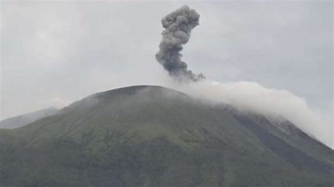 Badan Geologi Jumlah Gempa Embusan Gunung Ile Lewotolok Meningkat