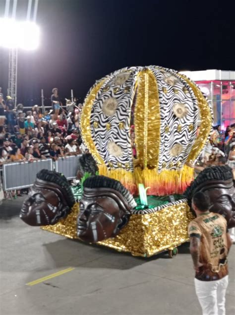 Desfile no Caminho Niemeyer marcou nova era para os desfiles em Niterói