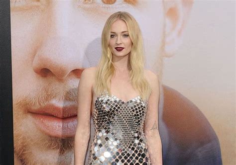 Divorce De Joe Jonas Et Sophie Turner Lactrice Poursuit Le Chanteur