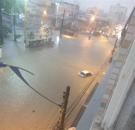 Chuva Forte Causa Inunda O Em Cemit Rio De Duque De Caxias Na Baixada