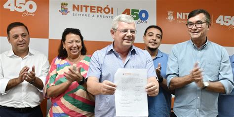 Prefeito Axel Grael Assina Ordem De In Cio Das Obras De Macrodrenagem