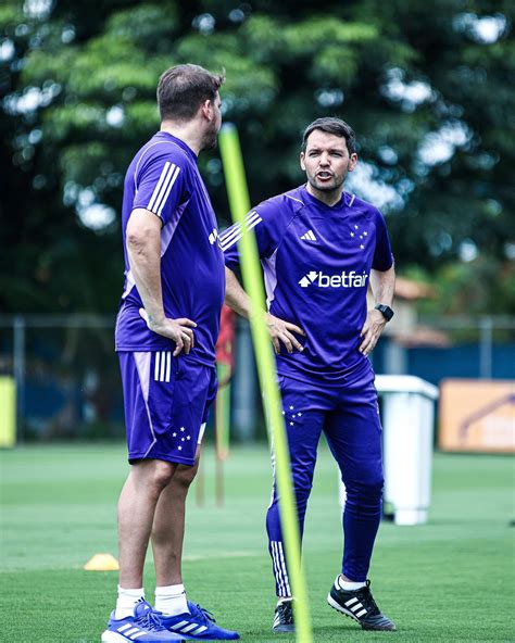 Larcamón comanda primeiro treino do Cruzeiro na Toca 2 saiba como foi