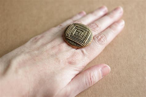 DIY: How To Make A Button Ring - A Common Thread