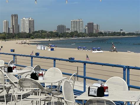 The Best Lakefront Restaurants in Chicago | Classic Chicago Magazine