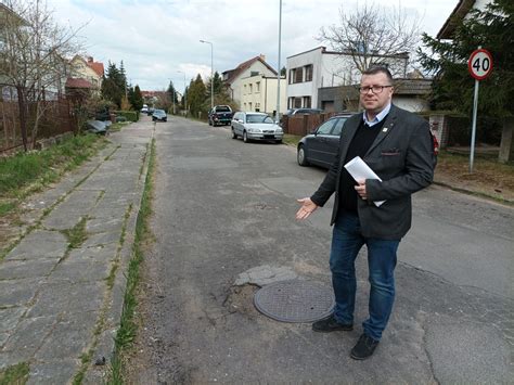 Policki Radny Zada Pytanie Priorytetem Drogi Czy Remont Stadionu Za